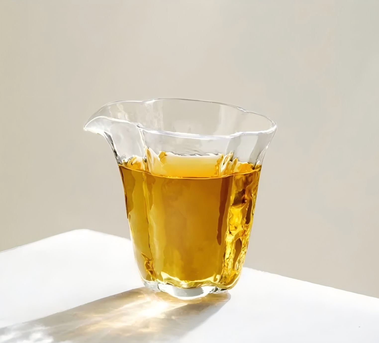 Floral Glass Tea Pitcher - Gong Dao Bei