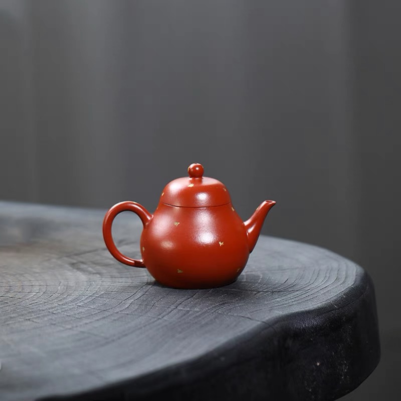 Gold-Flecked Qiushui Yixing Teapot (4)