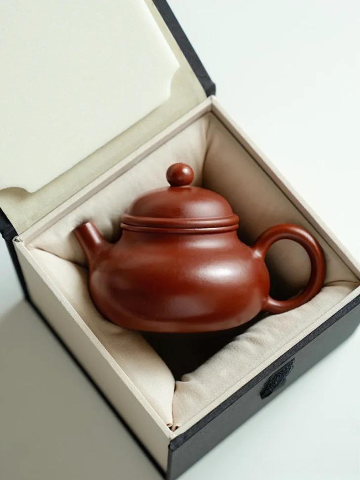 Rong Tian Yixing Zisha Teapot 7